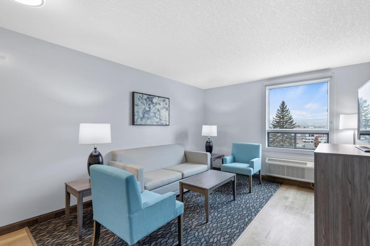 Emerald Hotel & Suites Calgary Airport Exterior foto