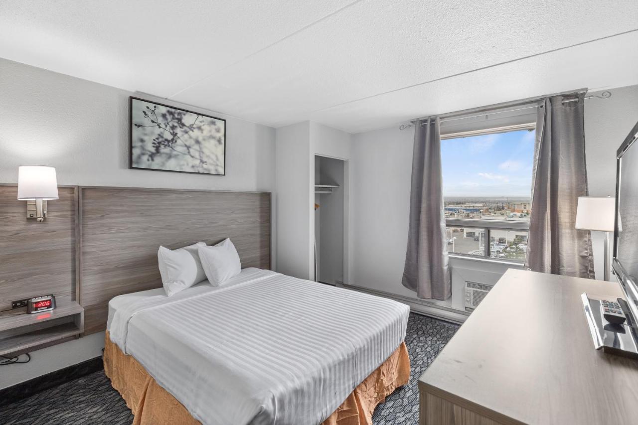 Emerald Hotel & Suites Calgary Airport Exterior foto