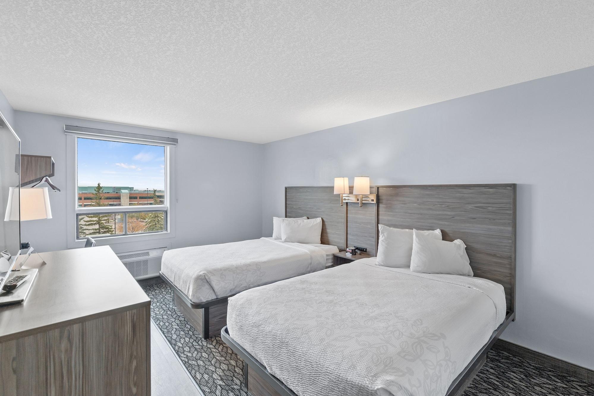 Emerald Hotel & Suites Calgary Airport Exterior foto