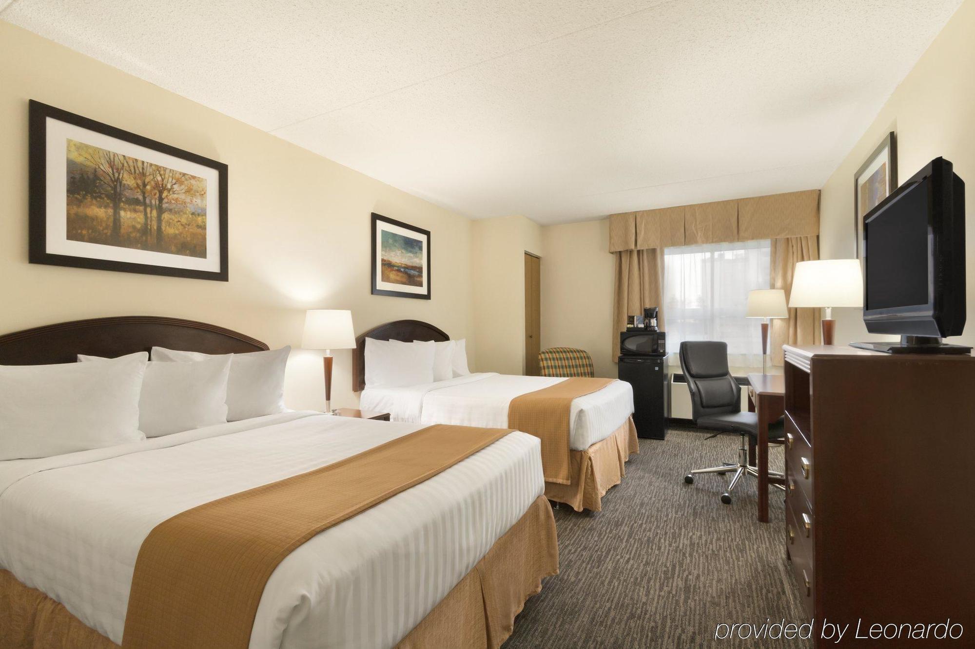 Emerald Hotel & Suites Calgary Airport Exterior foto